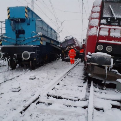 Два товарни влака се удариха на гара Илиянци в София
