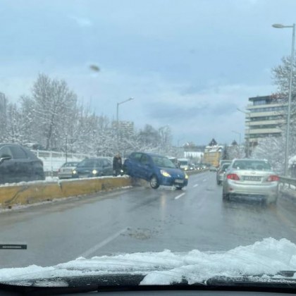 Катастрофа е станала по рано днес в София Лек автомобил се