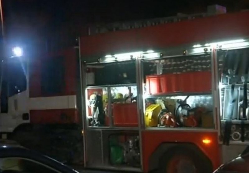 Пожар горя в жилищен блок, евакуираха всички живущи в сградата