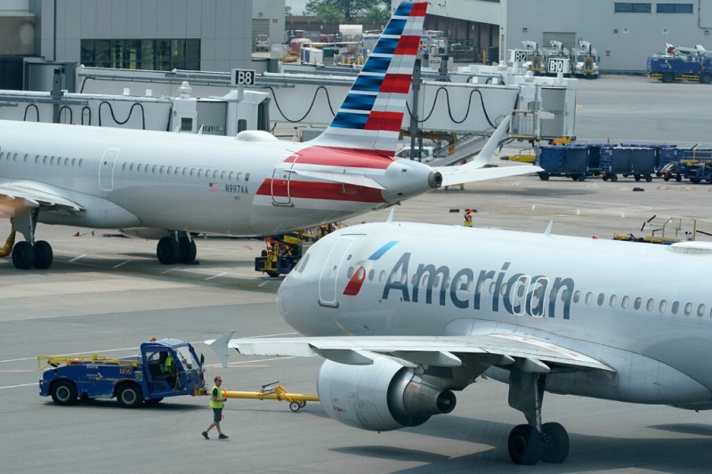 Жена отказа да носи маска и самолет обърна към летището - пътниците разочаровани