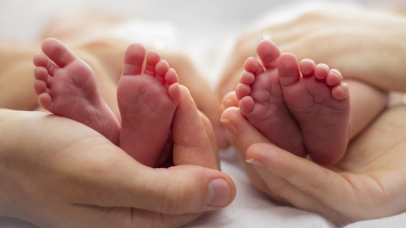 34-годишна жена роди пет двойки близнаци