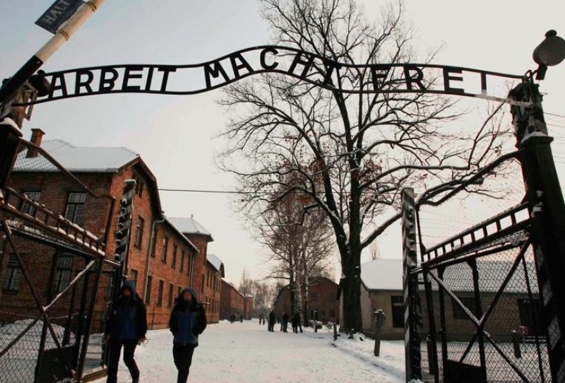 Арестуваха туристка за нацистки поздрав в бивш лагер на смъртта