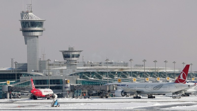 Летището в Истанбул спря полети заради обилния снеговалеж
