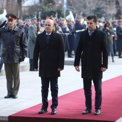 Министър председателят Кирил Петков посрещна премиера на Северна Македония Димитър Ковачевски