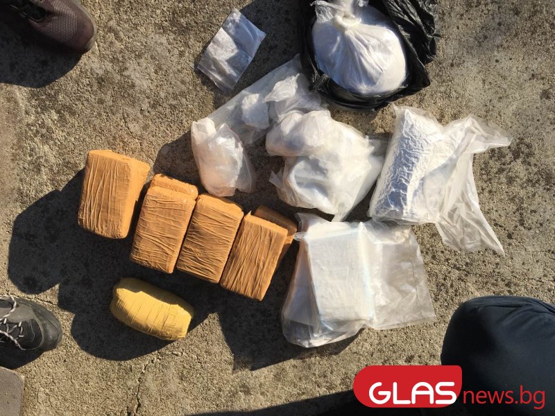 Откриха над 50 кила дрога, скрити в ТИР, пътуващ от Турция