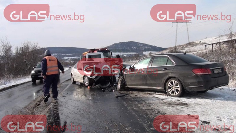 Тежка катастрофа на пътя от Пловдив за Карлово. Загина жена, мъж е ранен