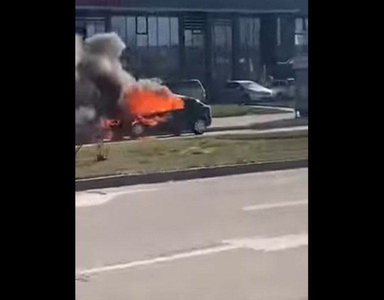 Кола горя на булевард в Пловдив