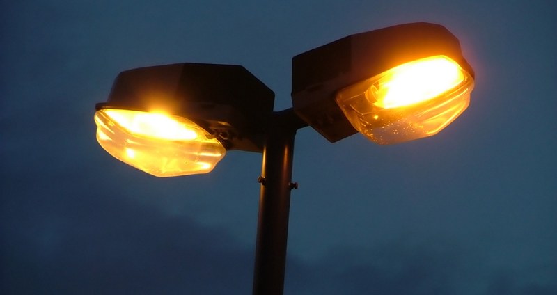 Уличните лампи в Пловдив вече работят с 30 мин. по-малко
