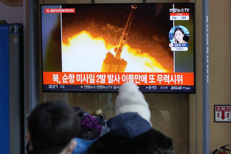 Пхенян няма мира, изстреля предполагаеми балистични ракети с малък обсег