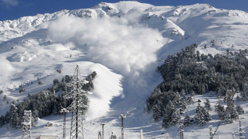 Лавина затрупа скиор в района на Седемте рилски езера