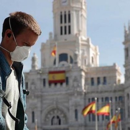 Испания най вероятно е преминала пика на шестата вълна твърдят