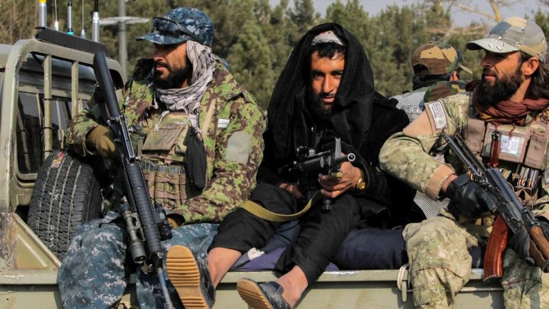 Талибани са убили десетки служители на сваленото от тях правителство