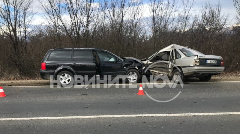 Възрастен мъж загина при тежка катастрофа на Подбалканския път СНИМКА