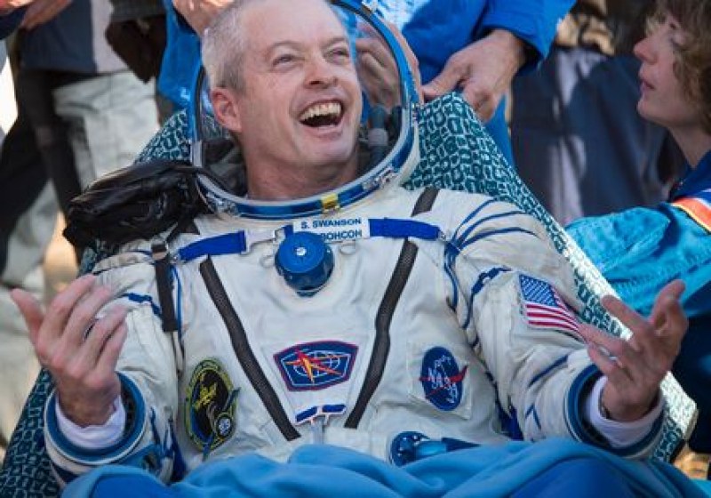 Американски астронавт втрещи с изреченото: Оцеляхме заради руската урина!