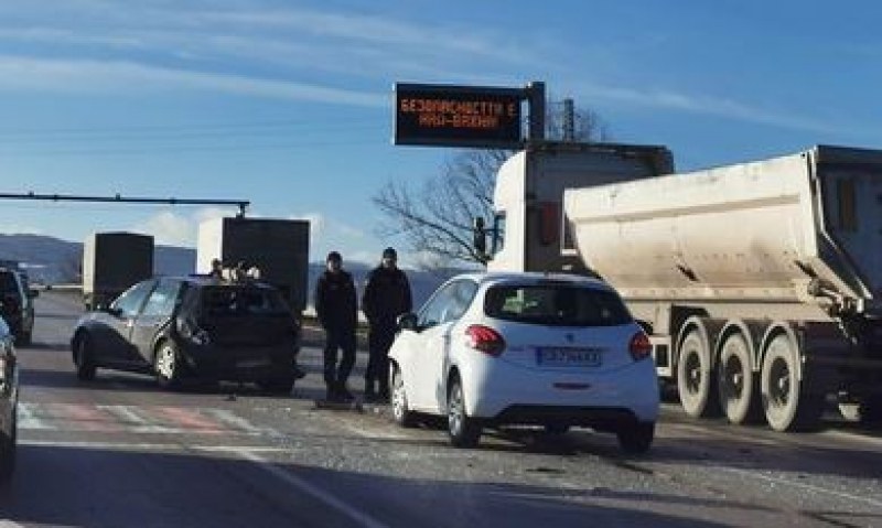 Тежка катастрофа на Околовръстното шосе на София СНИМКИ