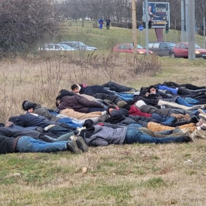 Над 60 нелегални мигранти задържаха в Бургас при спецакция която