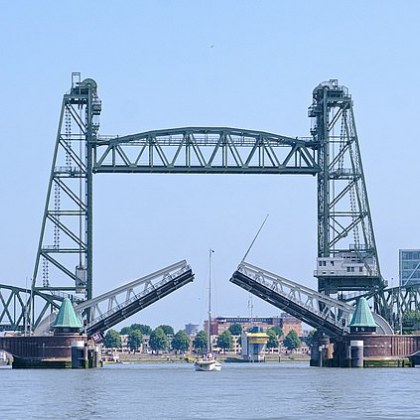 Кметството на Ротердам Нидерландия съобщи в сряда че исторически мост
