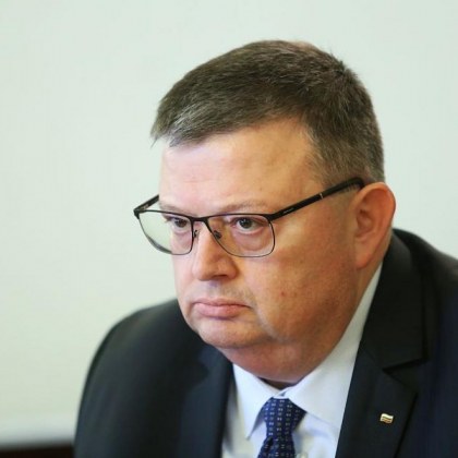Народното събрание предсрочно освободи от длъжност Сотир Цацаров като председател на КПКОНПИ заради подадената