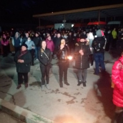Протестиращи щурмуваха спешното отделение на болницата във Враца ВИДЕО
