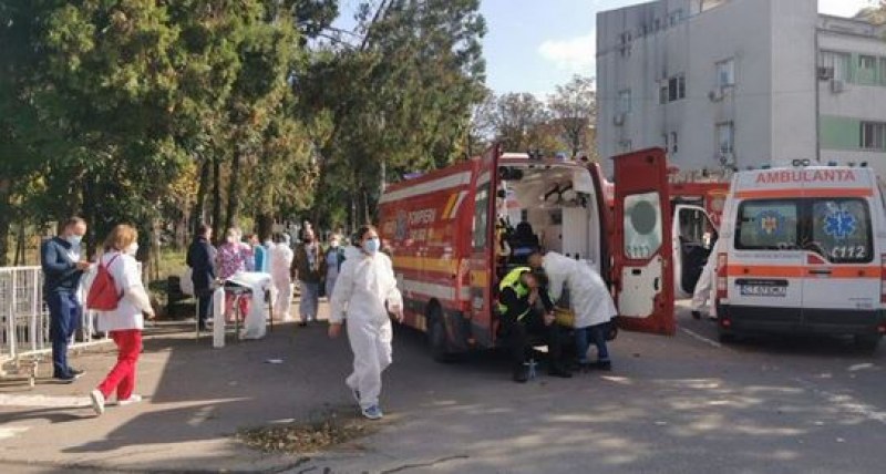 Пожар в румънска болница – изведоха 300 пациенти, сред тях и 57 бебета ВИДЕО