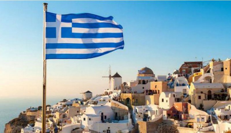 Гърция премахва тестването за ваксинираните, които влизат в страната