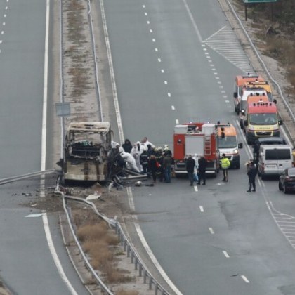 Шофьорът на автобуса който катастрофира на магистрала Струма запали се