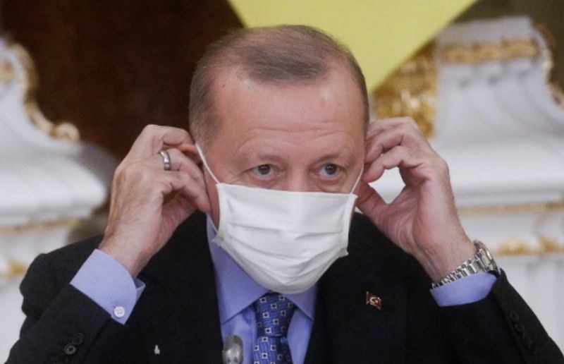 Започнаха разследване заради обиди срещу Ердоган, който се разболя от Омикрон