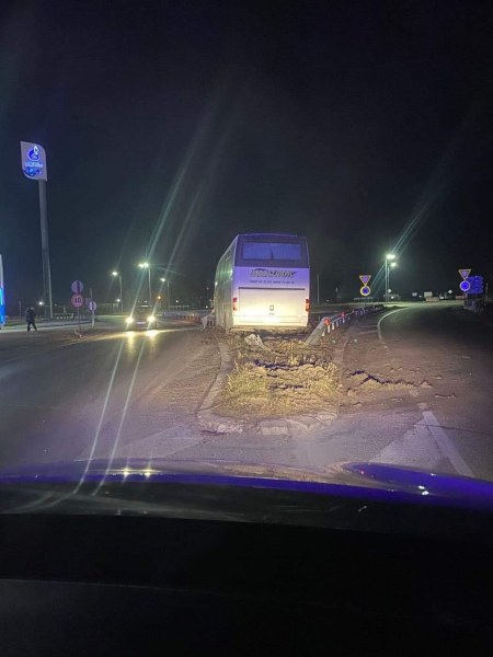 Автобус се блъсна на кръговото на Кукленско шосе. Шофьорът – пиян!