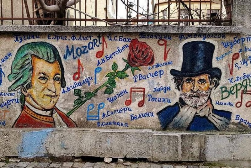 Известни композитори красят пловдивска стена СНИМКА