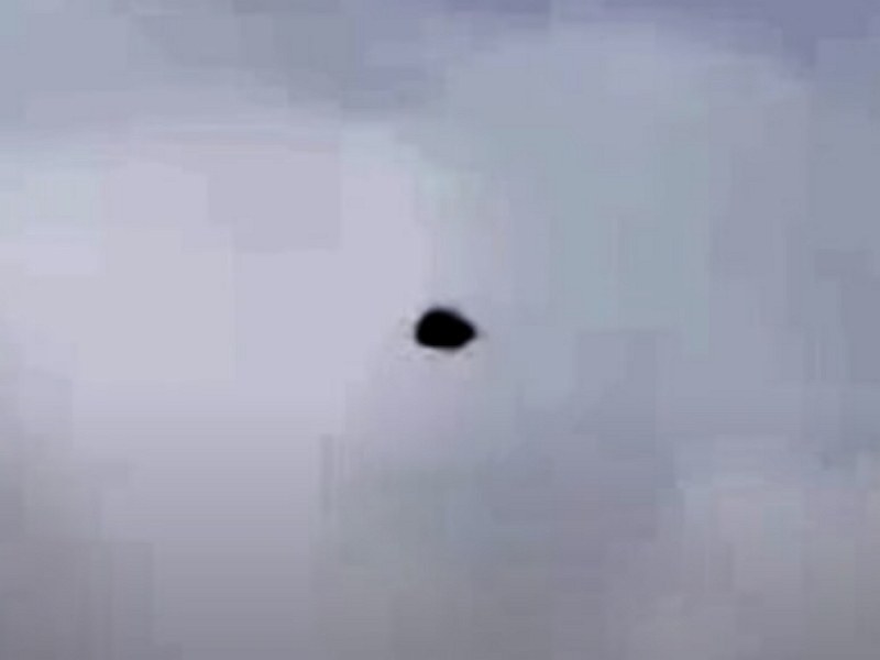 Триъгълно НЛО беше заснето в небето над Пакистан ВИДЕО