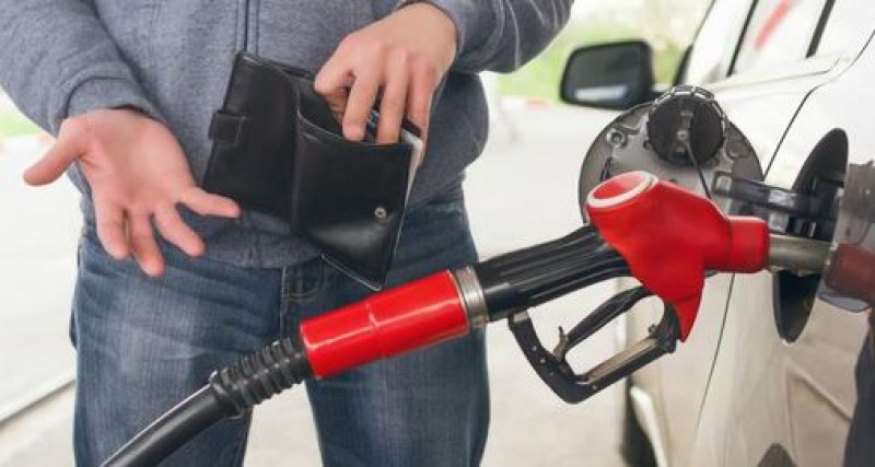 Осезаемото покачване на цените на горивата през последния месец засега