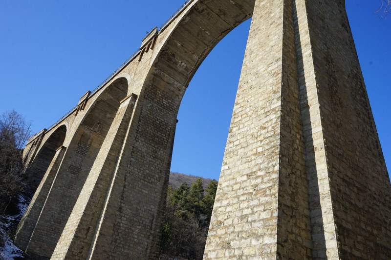 В кое наше село се намира един от най-високите жп мостове на Балканите?
