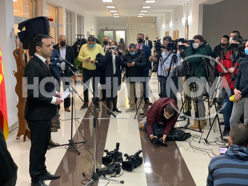 Македонски журналисти оставиха камерите на земята на откриването на авиолинията София - Скопие