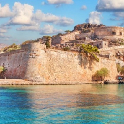 Островче край Крит привлича много внимание заради зловещото си минало