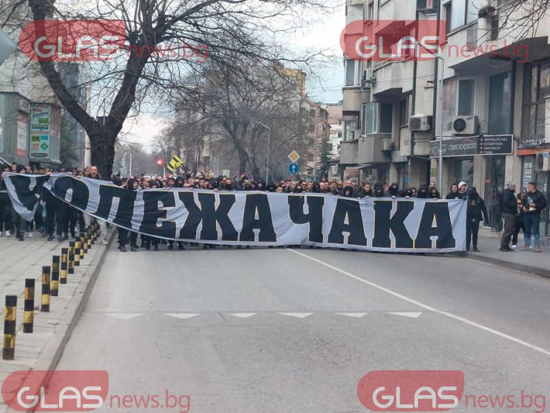 Фенове на Ботев Пд с протестно шествие заради строителството на стадиона