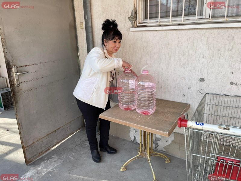 Изкупиха минералната вода в супермаркет в Пловдив! Оказа се пивка ракия ВИДЕО