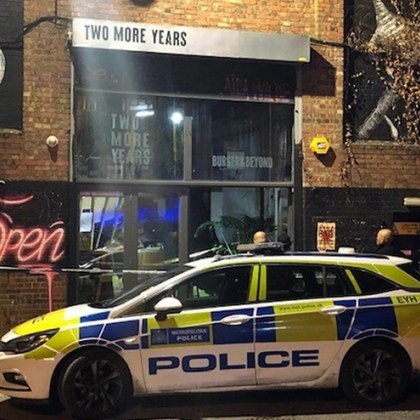 13 души бяха ранени след като полуетаж в лондонско заведение