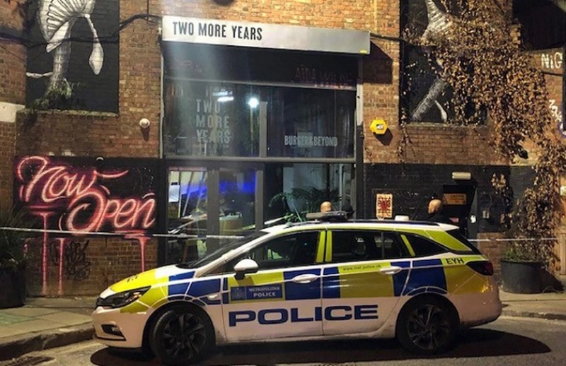 13 души бяха ранени, след като полуетаж в лондонско заведение