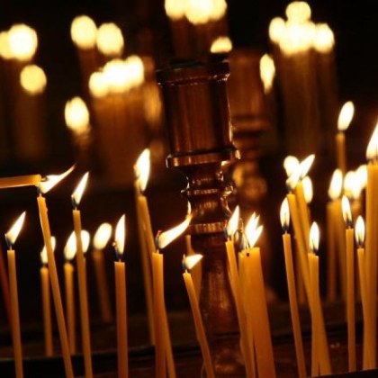 Храмове се топлят на свещи заради безумните цени на промишления