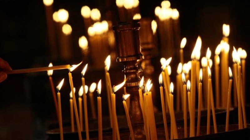 Църкви се топлят на... свещи! Заради скъпия ток затварят кухните за бедни