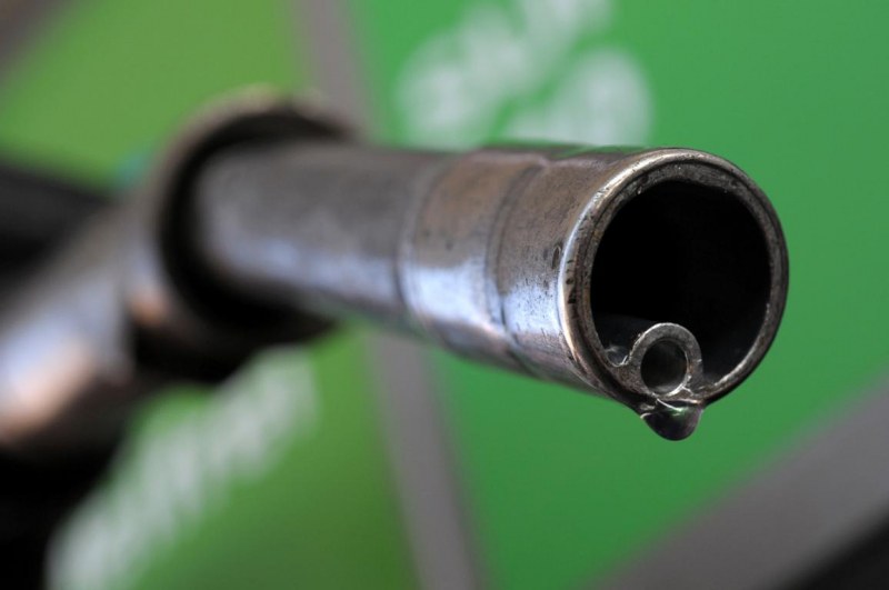 Безбожни цени цъфнаха по бензиностанците: Метанът гони 3 лева килото?