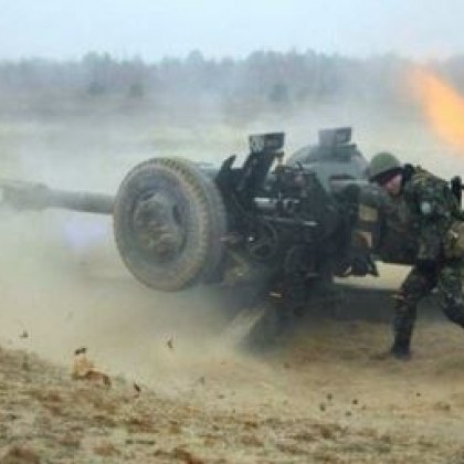 Артилерийски обстрел близо до летището в Донецк и в село