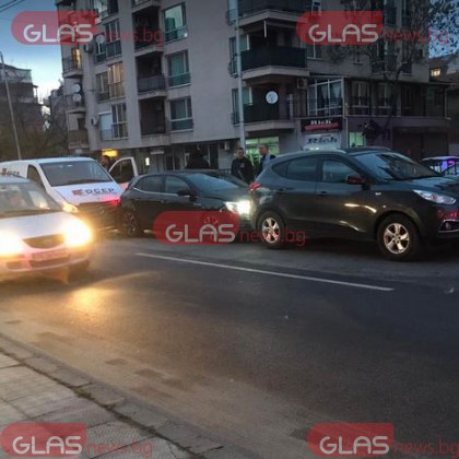 Катастрофа е станала на бул Никола Вапцаров в Пловдив Три