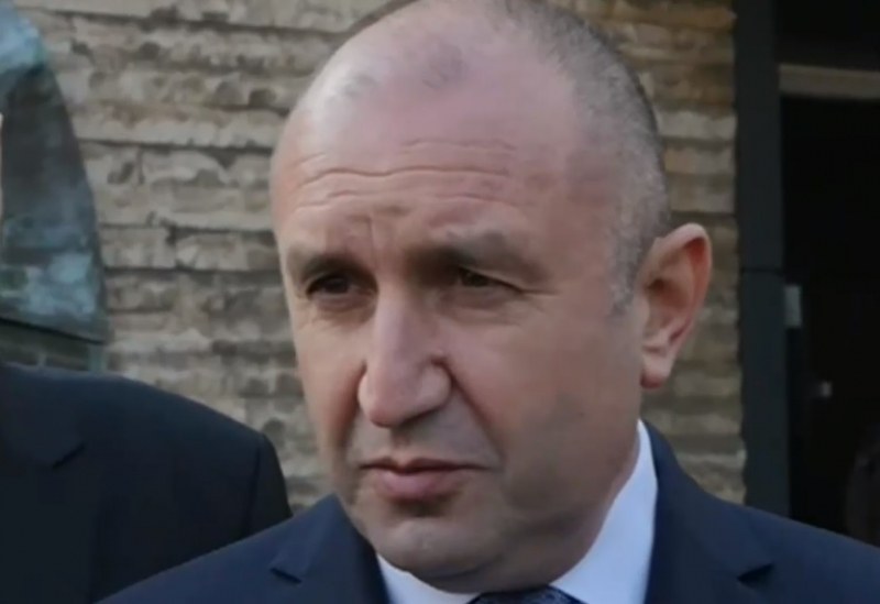 Радев чака работа от кабинета, не анализи. Хората не виждали резултати ВИДЕО
