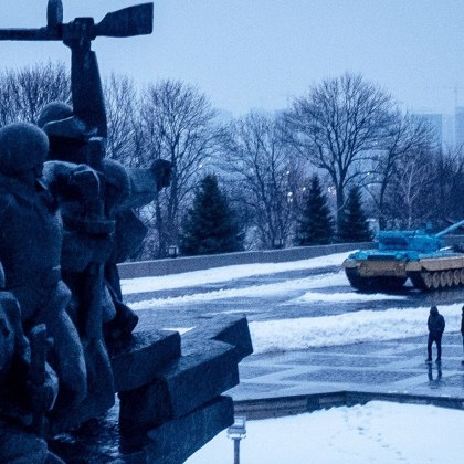 Очевидна война между Украйна и Русия няма и мир няма