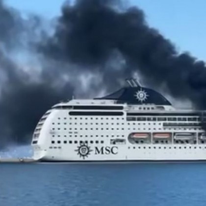 Според гръцката пристанищна полиция тази сутрин е избухнал пожар на