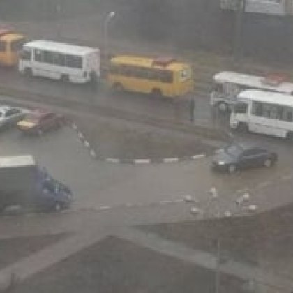Първи 45 автобуса с евакуирани от Донецк наближават руската Ростовска област