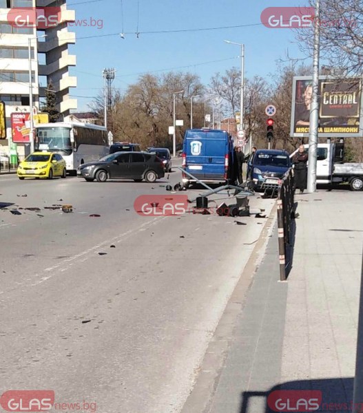 Катастрофа на кръстовището на бул. Македония и ул. Кукуш блокира