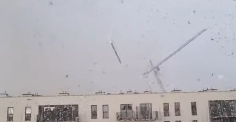 Торнадо вилня в Полша! Вятърът събори кран, двама души загинаха ВИДЕО