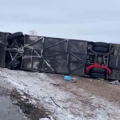 Шестима души загинаха и 41 бяха ранени при катастрофа днес